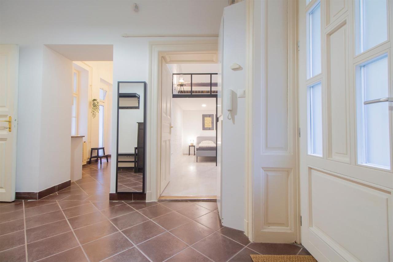 בודפשט Industrial Double Loft Apartment מראה חיצוני תמונה